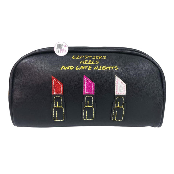 Madison West Bags – Lippenstift-Absätze und Late Nights – Clutch/Kosmetiktasche mit Reißverschluss aus schwarzem Kunstleder