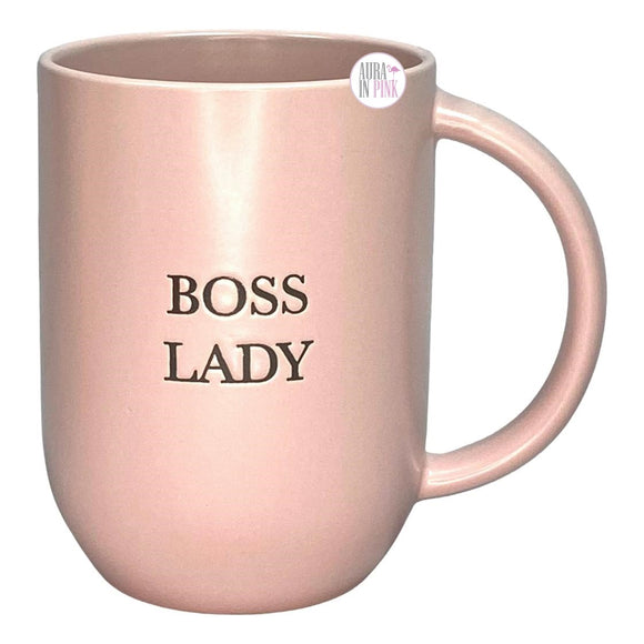 Market Finds – Kaffeetasse aus Keramik „Boss Lady“ mit Prägung in Rosa