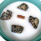 North Muse Spirit Guides The Leopard Dalmatiner Jaspis Kristall infundiert Kokosnuss Vanille Duftkerze im Glas