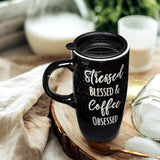 Reisebecher aus Keramik mit Henkel und Deckel „Stressed Blessed &amp; Coffee Obsessed“