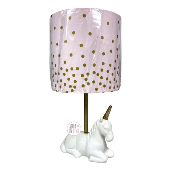 <transcy>Lampada unicorno in ceramica Cooper Ridge con paralume rosa a pois oro sfumato</transcy>