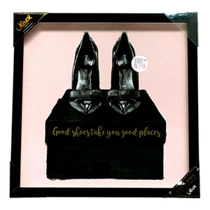 Oliver von Oliver Gal – Gute Schuhe bringen Sie an gute Orte in Paris – Schwarze High Heels auf einer in Glas gerahmten Box als Wandkunst