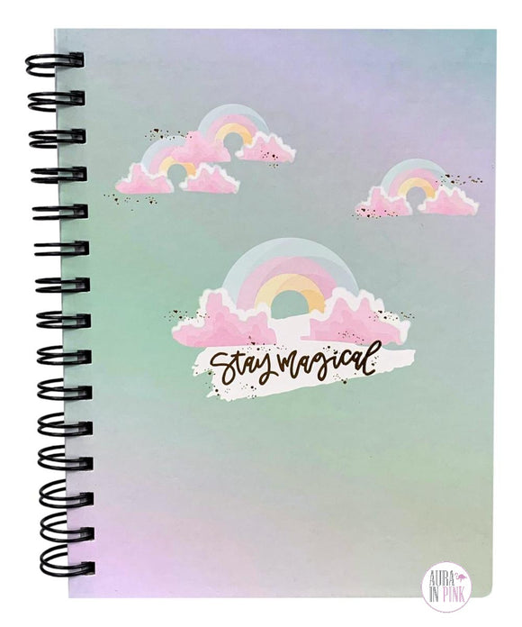 Bleiben Sie magisch Pastell Regenbogen & Wolken Spiralgebundenes Notizbuch