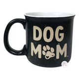 Sunday Morning Ceramics Geschenkset „Dog Mom“ mit schwarzer gesprenkelter großer Kaffeetasse aus Keramik und Schlüsselanhänger aus Canvas mit Pfotenabdruck